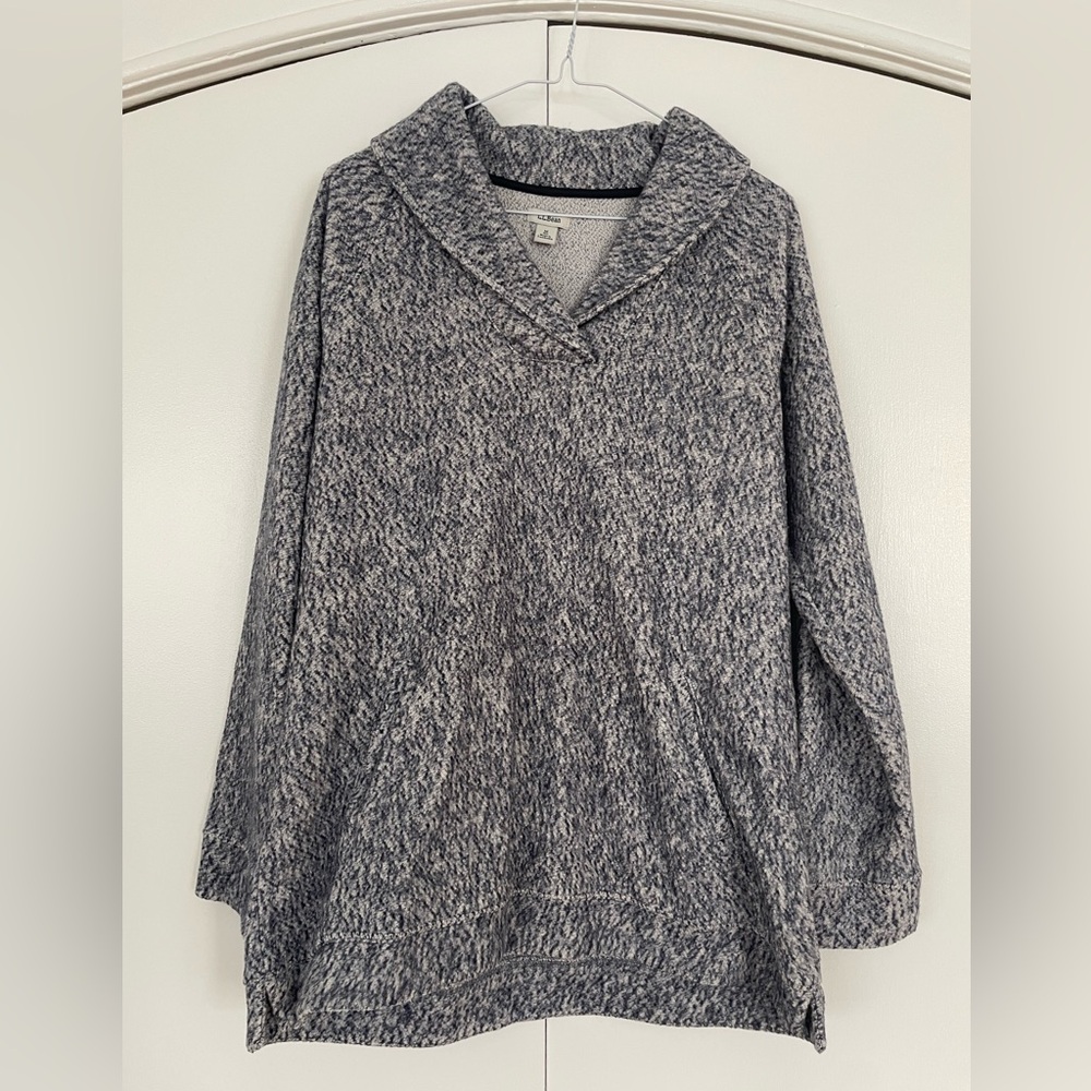 L.L. Bean woman’s Heritage Marble Blue and white Cowl Neck light fleece M